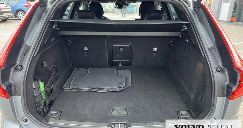 Volvo XC 60 cena 149500 przebieg: 133000, rok produkcji 2018 z Ostrów Mazowiecka małe 407